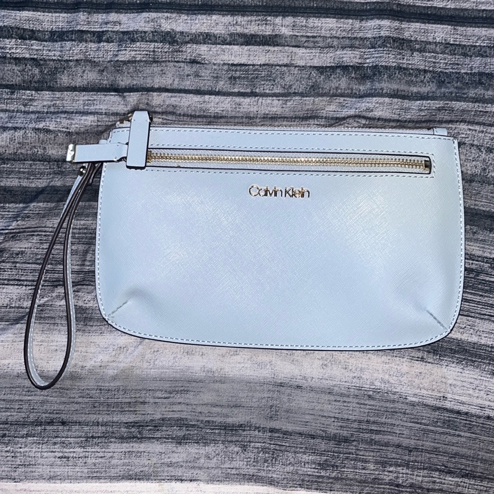 Calvin Klein large wristlet 💙